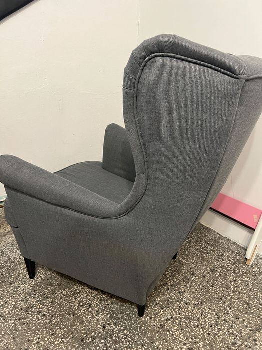 IKEA STRANDMON  - fotel z podnóżkiem