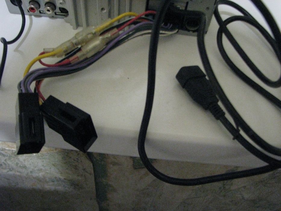 Автомагнитола 3  линейных выхода блютуз