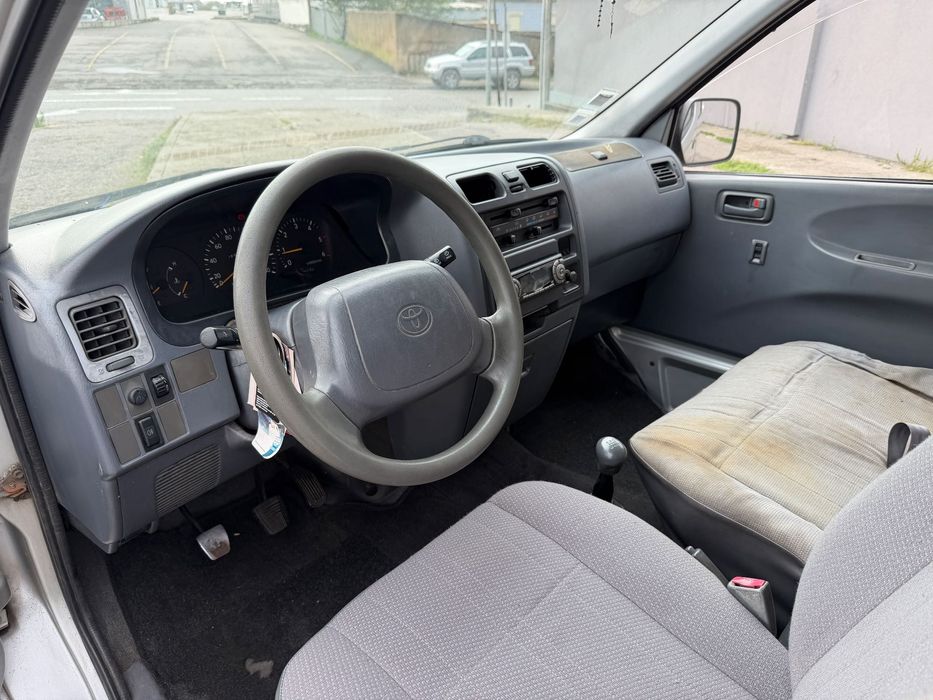 Toyota Hiace 6 lugares