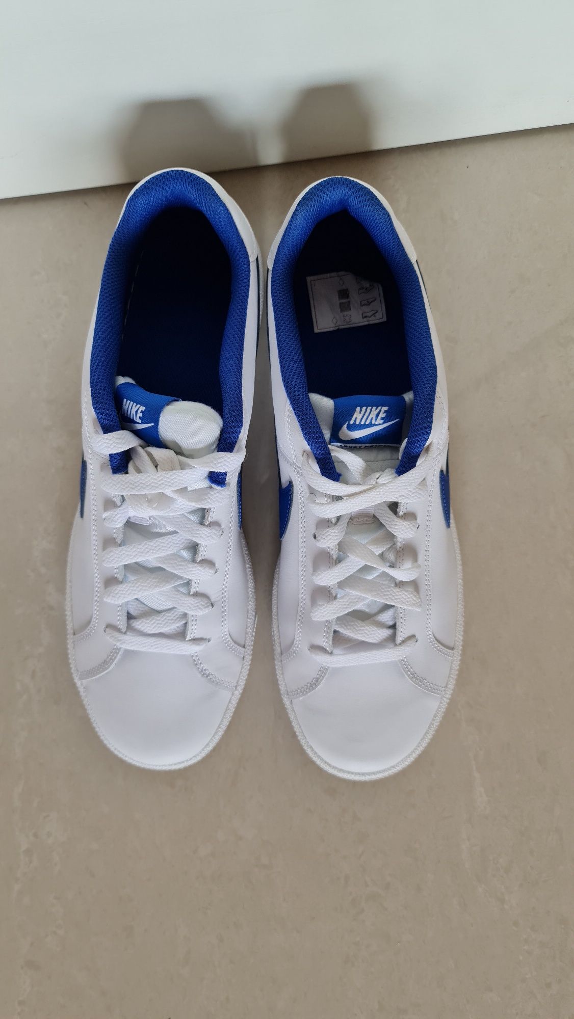Nike Court Royale