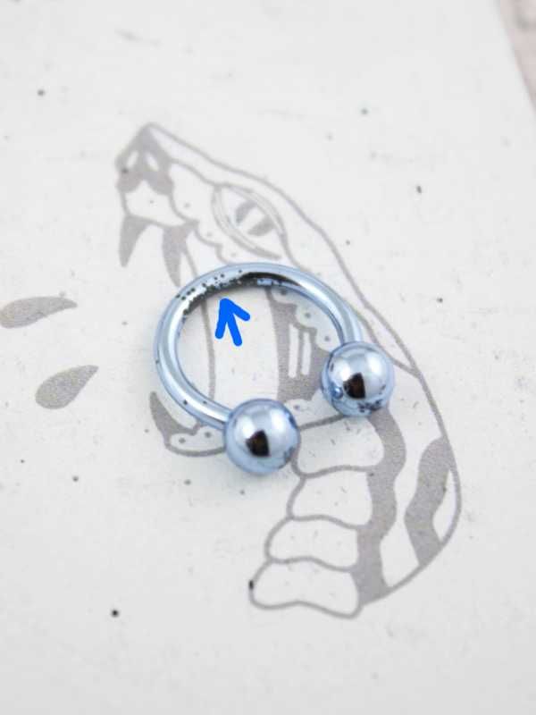 kolczyk podkówka stalowa piercing stal kulki błękitna 1,6/11/5 VS36