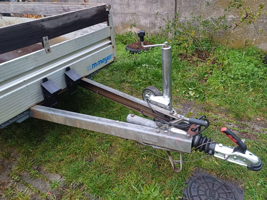 Profesjonalna przyczepa dwuosiowa WM MEYER, DMC 2000kg, nadstawką.