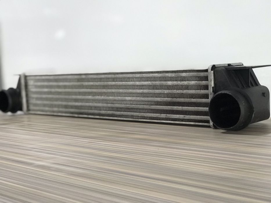 Интеркулер на БМВ Е39 М57 М47 520d 525d 530d е39 Інтеркулер Радіатор