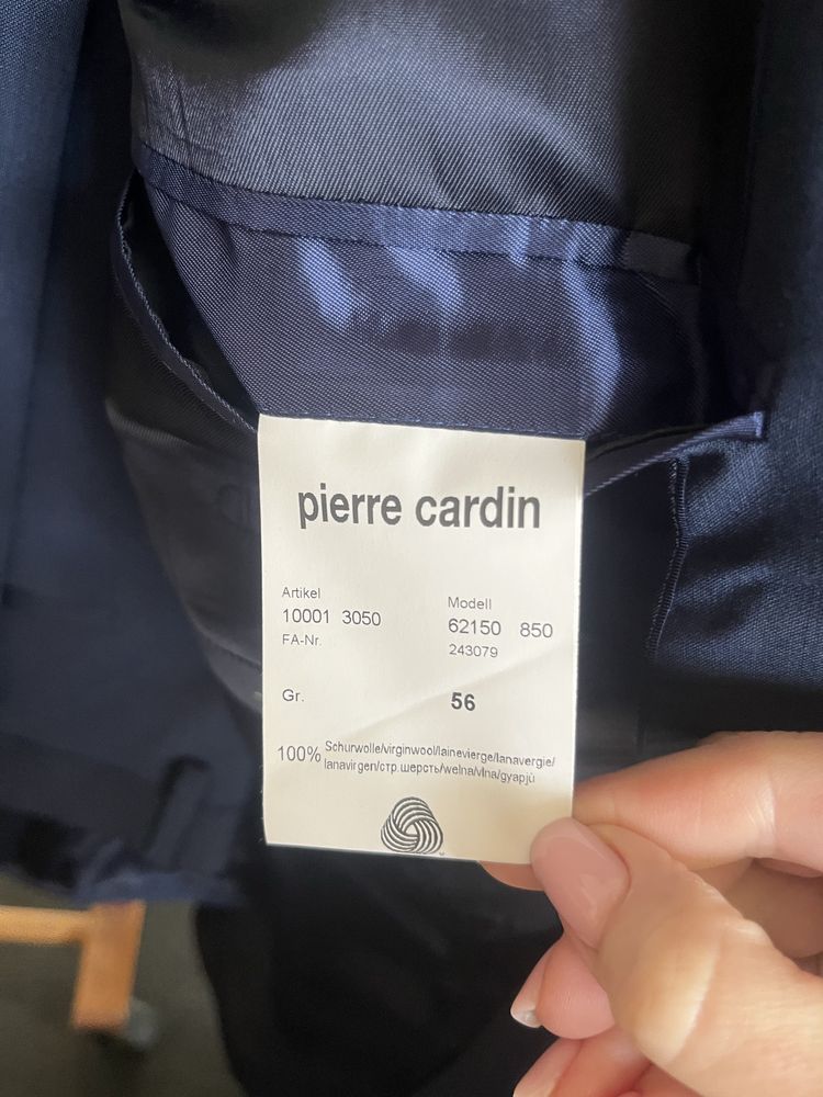 Granatowy garnitur Pierre Cardin