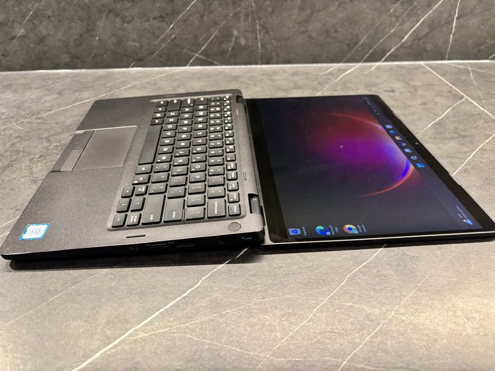 Dell Latitude 5300 2w1 | i7 / 32GB / 1TB SSD / dotyk / Win11 Pro