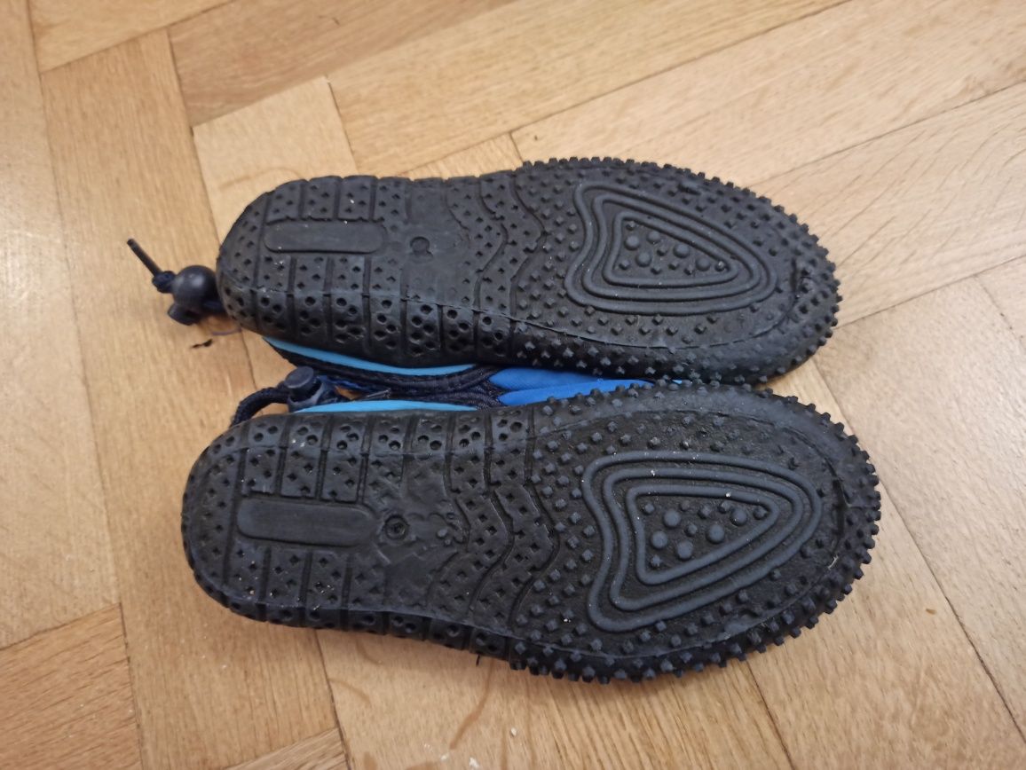 Buty do wody firmy Matras rozmiar 29
