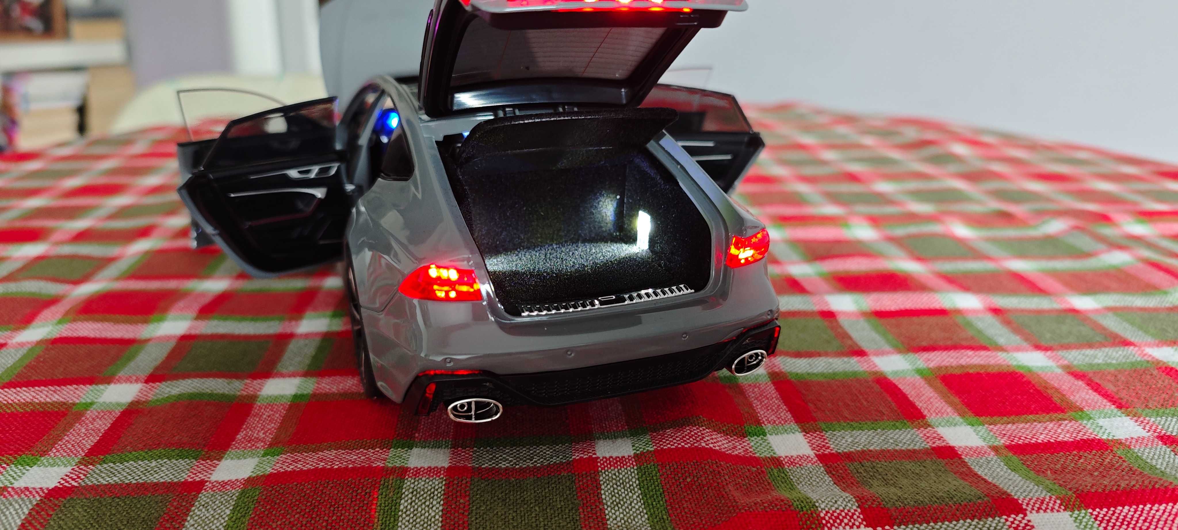 Model Audi RS7 Sportback skala 1:18 z oświetleniem P/T pilot szare