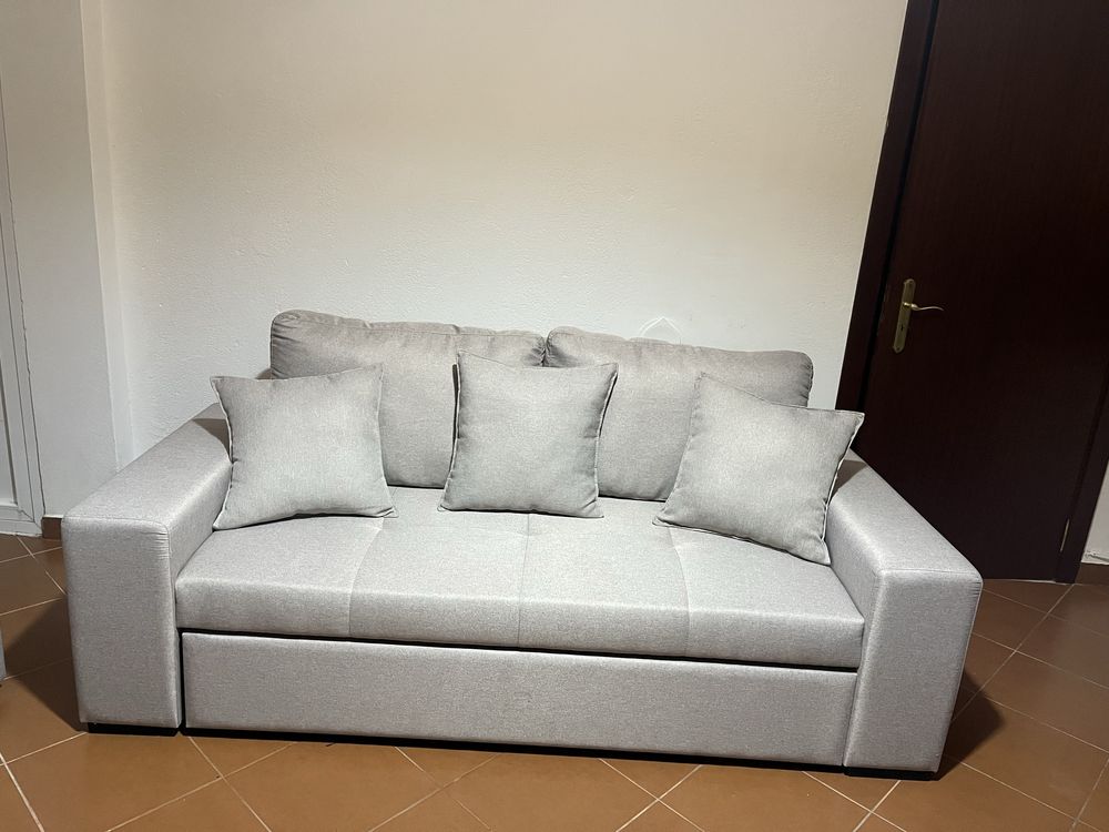 Sofá cama, como novo, com almofas incluídas