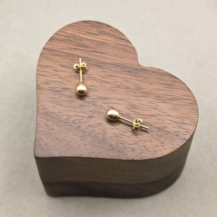 Złote kolczyki.  Nowe.  Próba 585 .