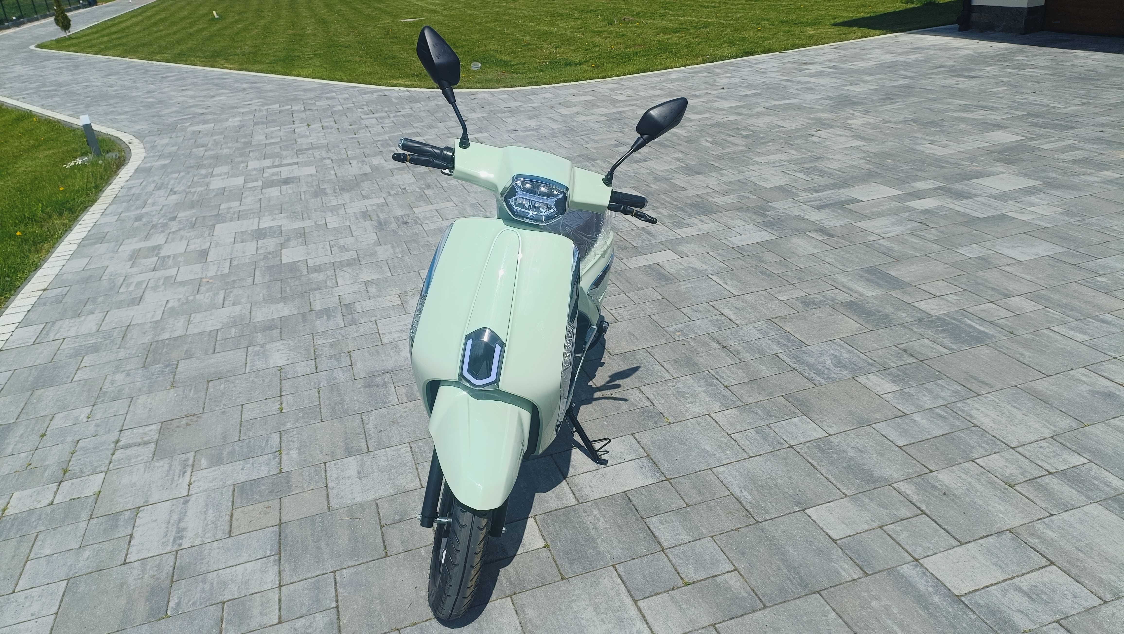 Skuter elektryczny ZF/HS-101 (Vespa), 72V51Ah nowy 75km/h PROMOCJA