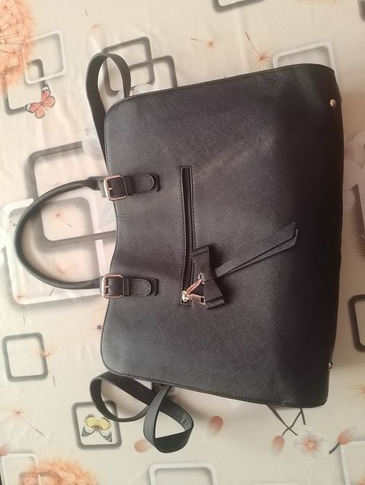 Велика жіноча сумочка