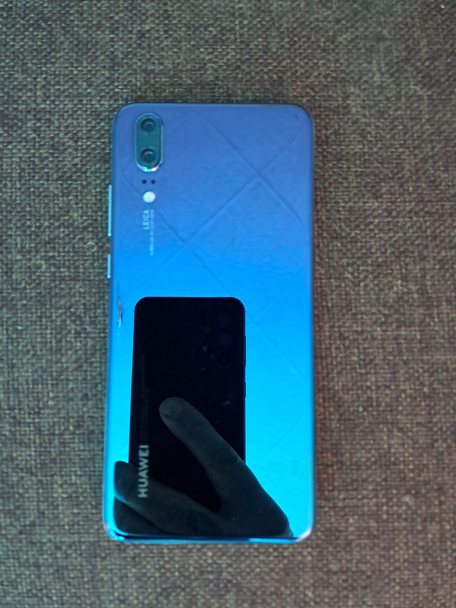 Продам телефон Huawei p20