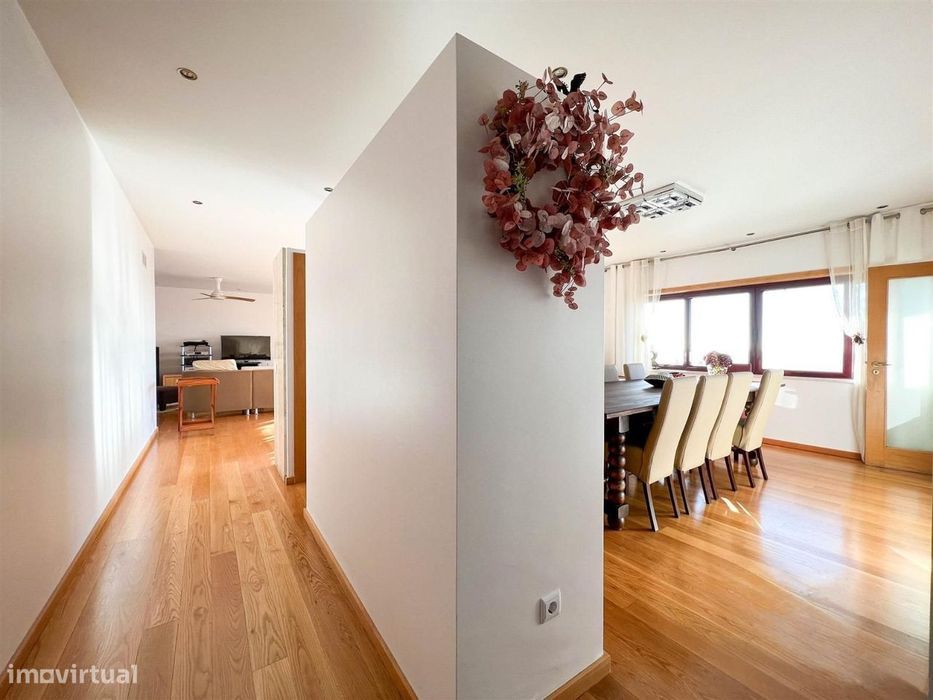 Lindíssima Moradia T6 de quatro frentes