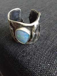 Obrączka artystyczna,Sylwester Szyłów pierścionek, opal