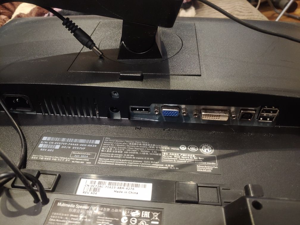 Монитор DELL 2213t с саундбаром в отличном состоянии