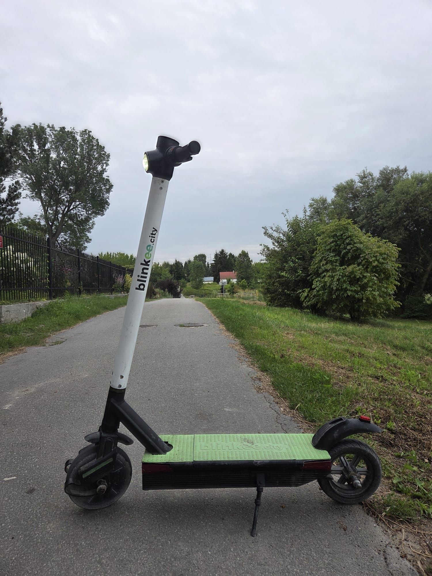 Hulajnoga elektryczna blinkee