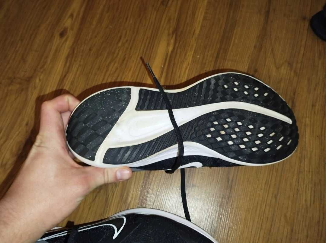 Чоловічі кросівки для бігу Nike Quest 5