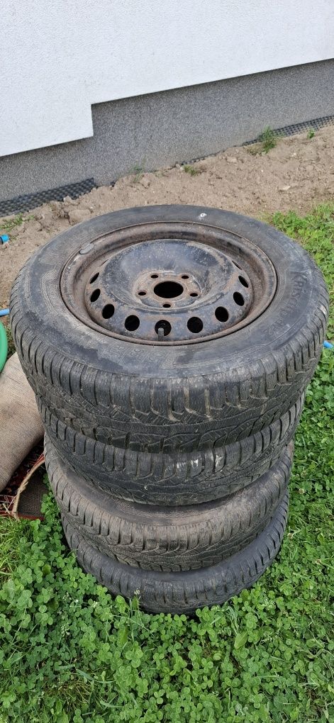 Sprzedam 4 koło 195 65 R15. Opony zimowe