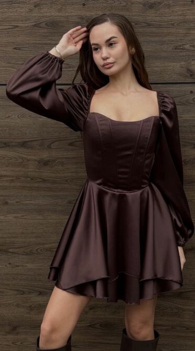 Сукня шоколадного кольору.Розмір s-m .Одягала лише один раз.Стан нової