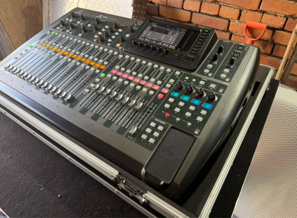 Behringer X32 Full+ FlightCase, Zadbany