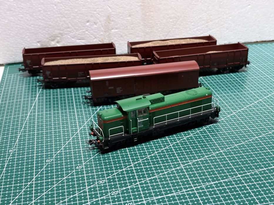 Model Lokomotywa SM42-926 Piko H0 i wagony towarowe