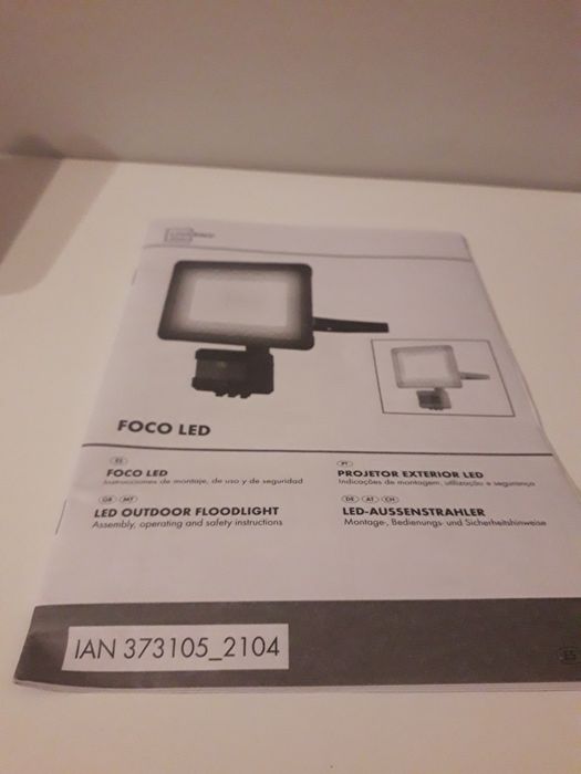 Foco LED novo para exterior