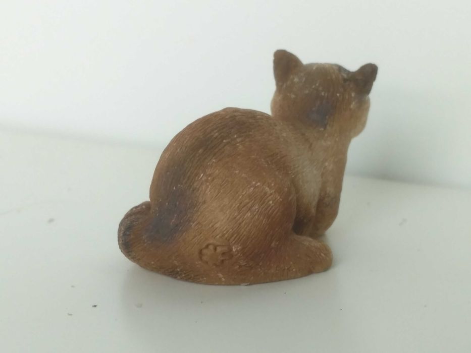 Vintage żywiczna figurka szopa pracza, h - 3,5 cm