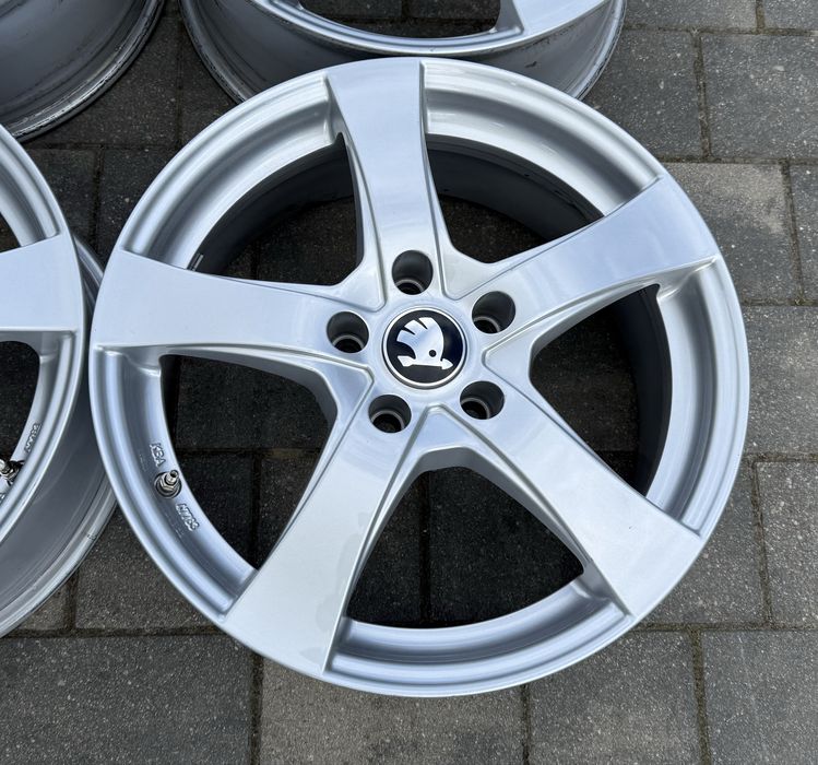 Felgi Volkswagen Skoda 17” 5x112 Passat Sharan Golf 6 7 Octavia Touran