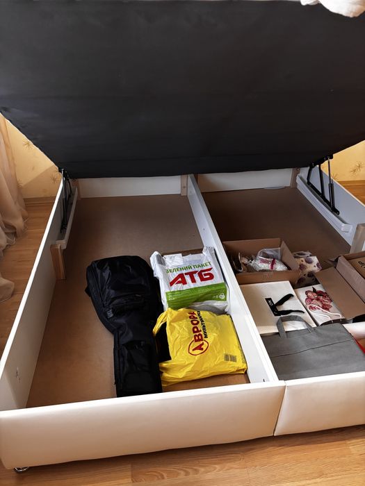 Продам ліжко двоспальне 180х200