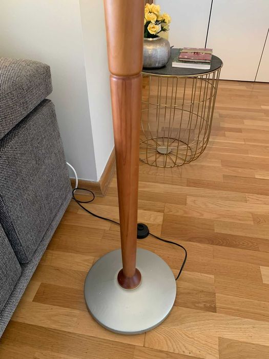 Candeeiro de pé alto