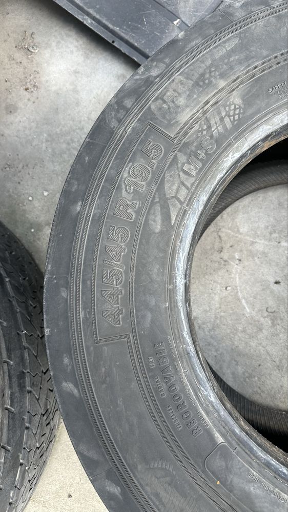 Вантажна резина 19.5 - 22.5