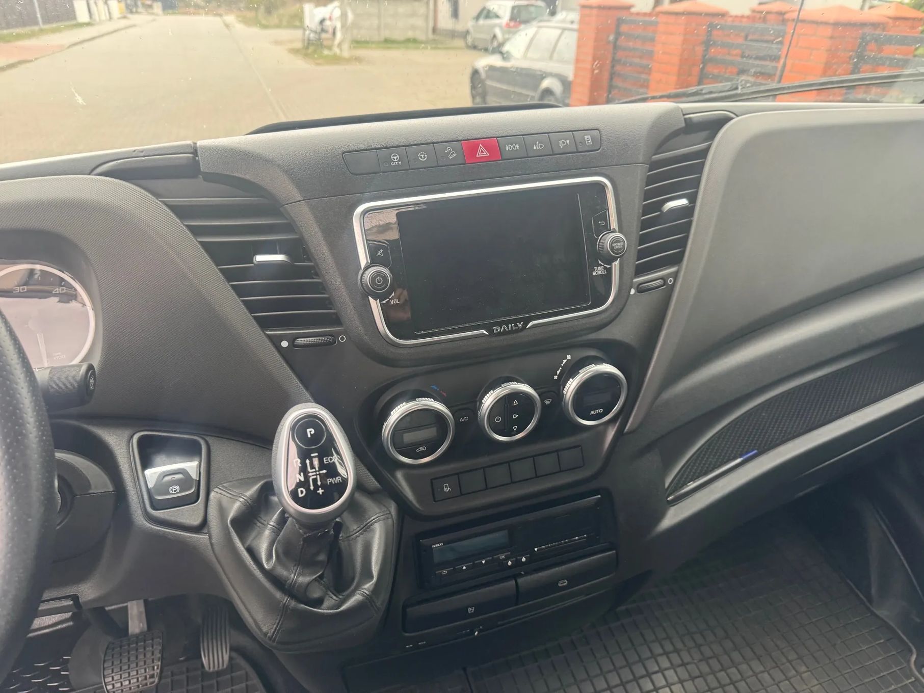Iveco DAILY  IVECO DAILY 35s18 hi-matic Nawigacja cena brutto
