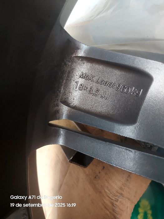 Jantes 8.5" 5/112  uma delas ligeiro toque numa aba
