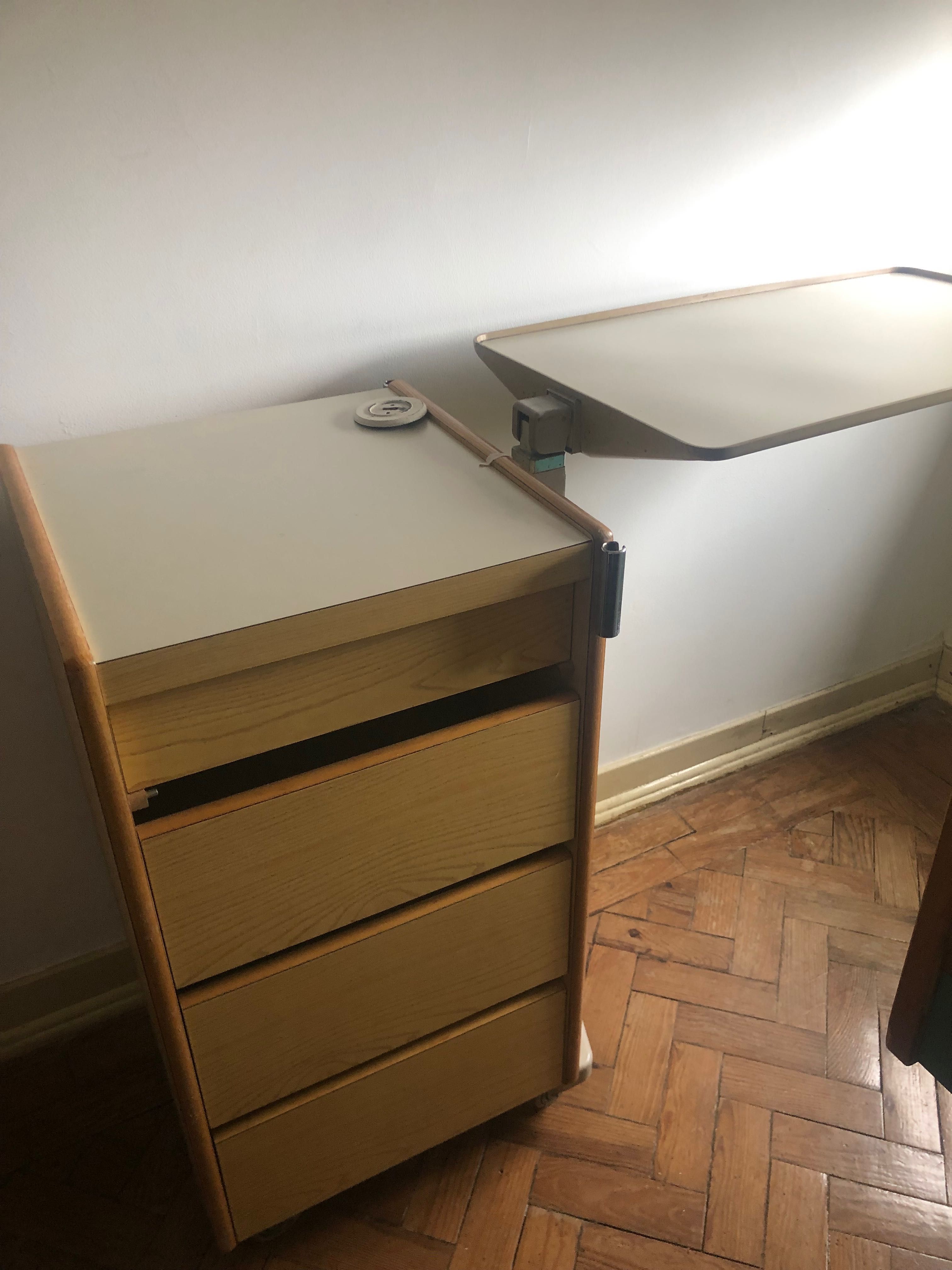 Cama articulada elétrica c/ mesa de apoio