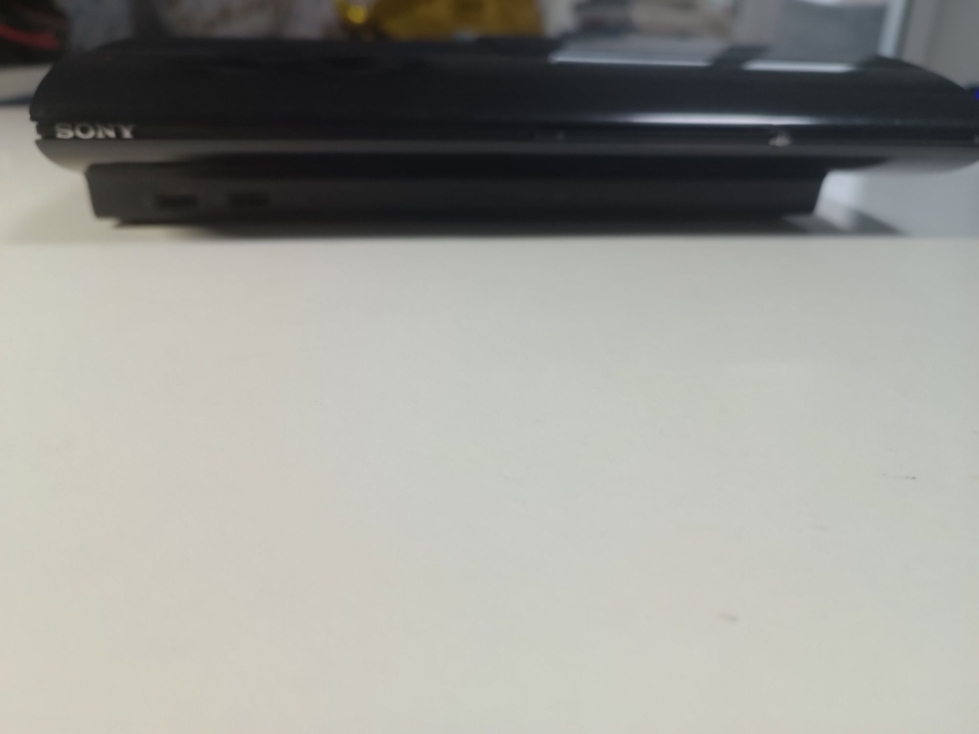 Продам PlayStation 3 super slim