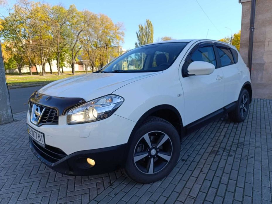Nissan Qashqai 2011 року 1.6 л. /бензин