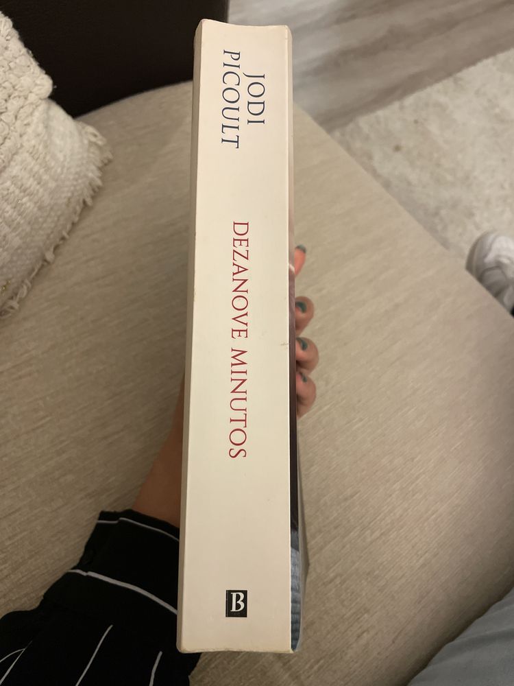 Livro “dezanove minutos” de Jodi Picoult