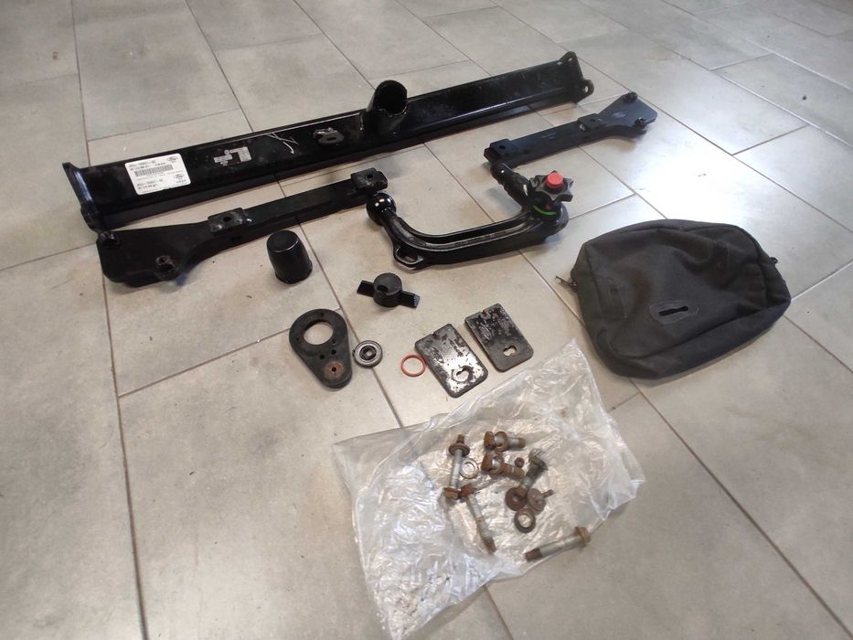 Oryginalny odpinany Hak holowniczy Ford Focus MK4 kombi