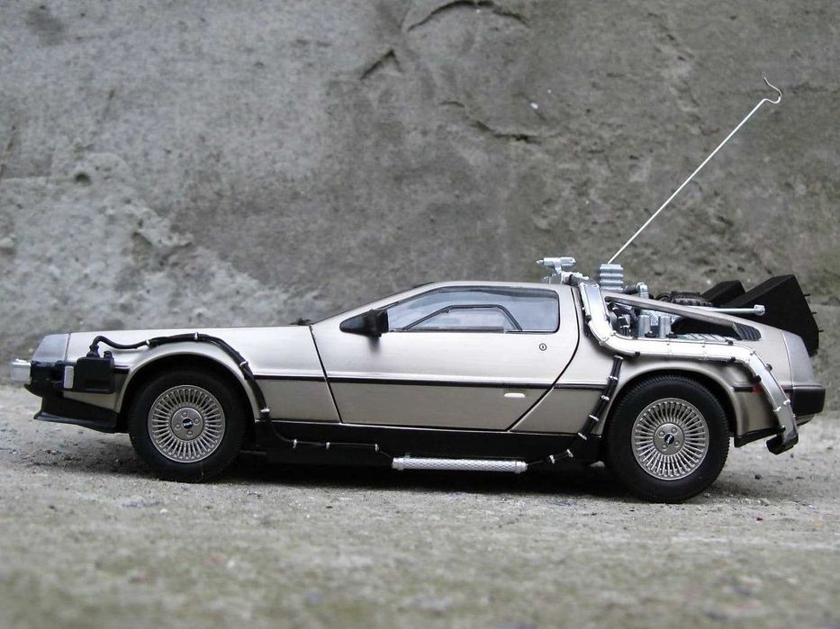DeLorean DMC Назад в будущееь 1:18