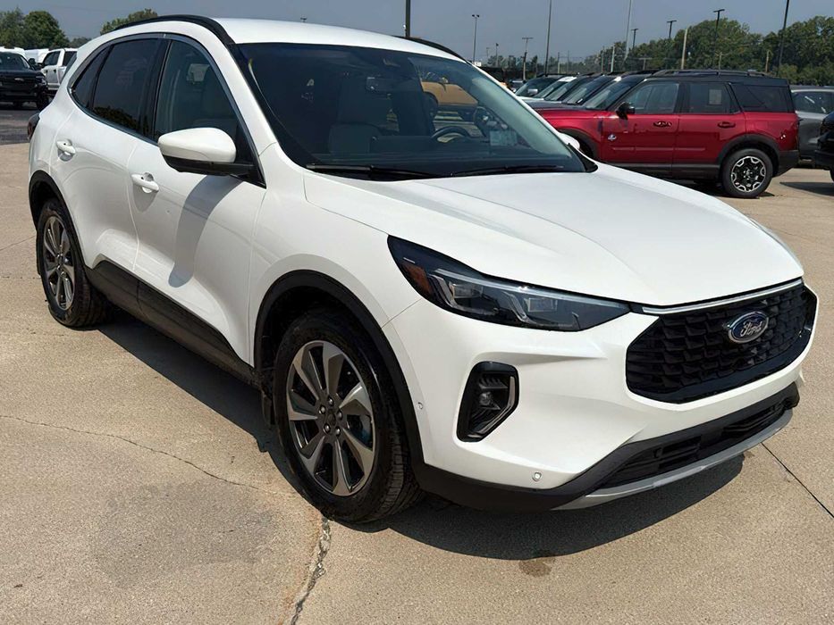 Ford Escape Hybrid      2023