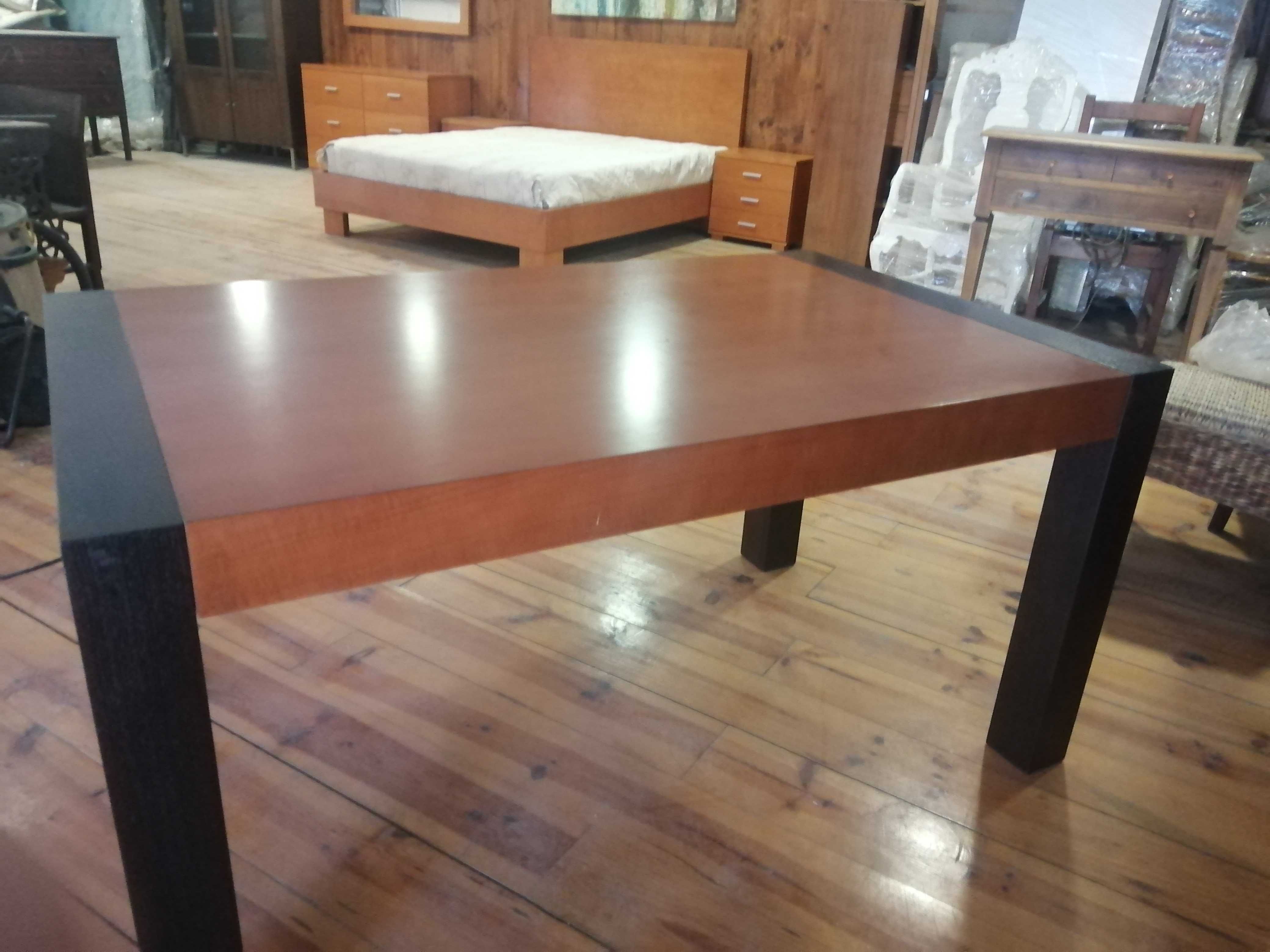 Mesa de sala extensível e aparador cerejeira e wenguê