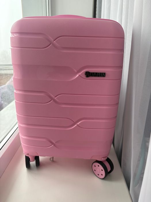 Продам маленьку валізу DARIN