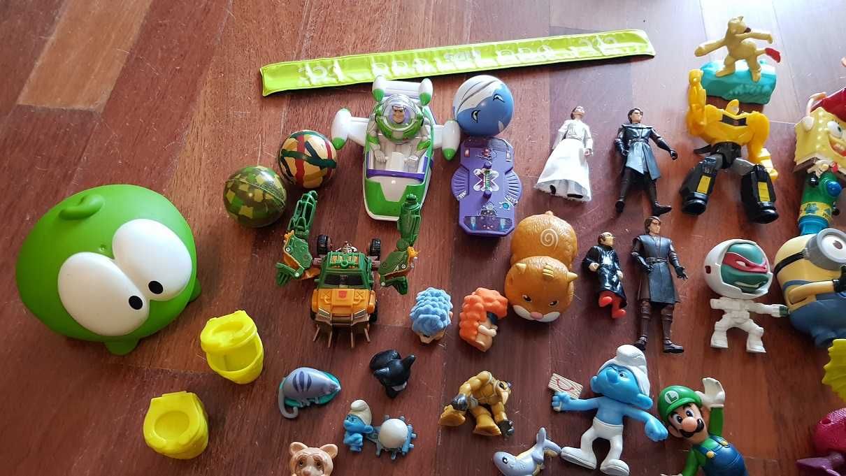 Kolekcja ponad 50 drobnych figurek, zabawek