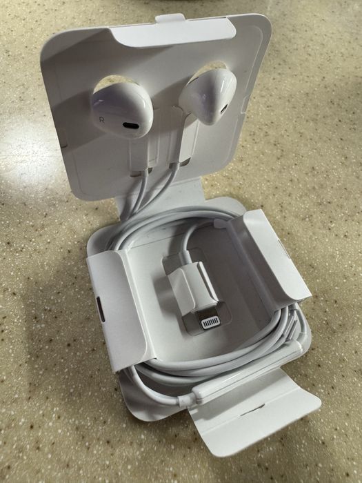 Навушники Apple iPhone EarPods with Mic Lightning (MWTY3ZM/A) оригінал