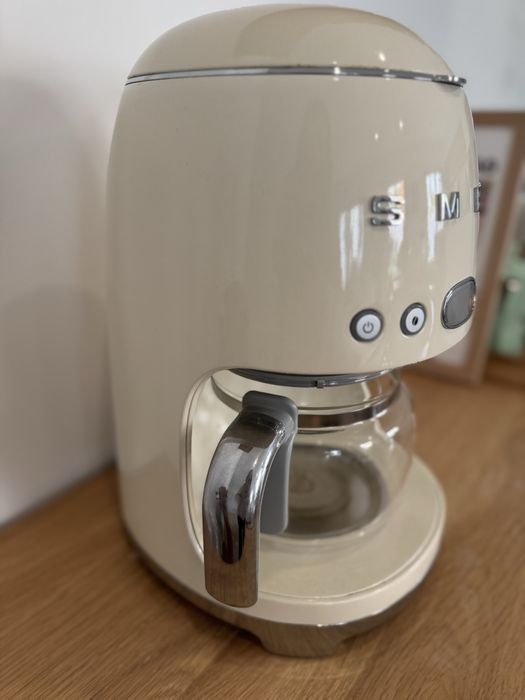 Cafeteira Smeg Bege