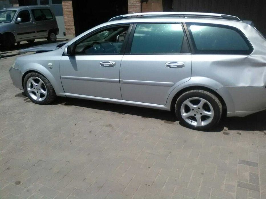 Кузов,кузовщина та інші деталі на Chevrolet Lacetti