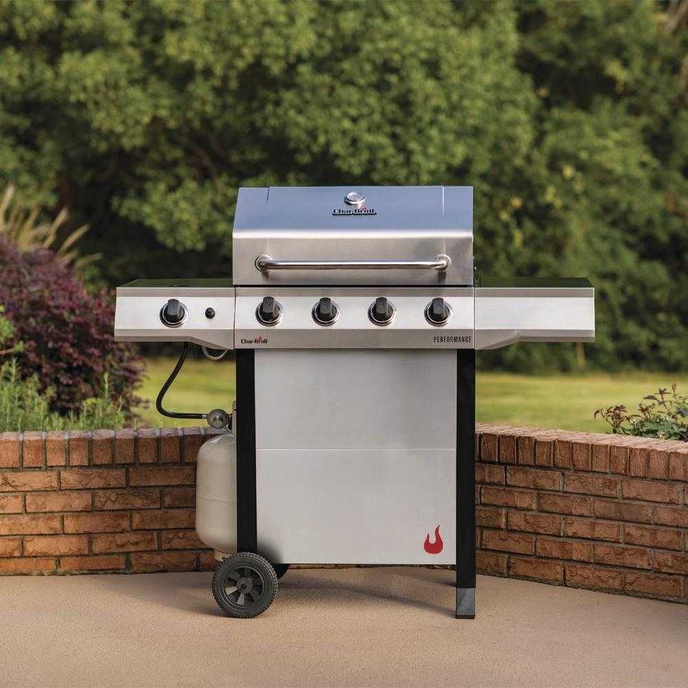 Grill gazowy 4 palnikowy CHAR-BROIL® plus gratis
