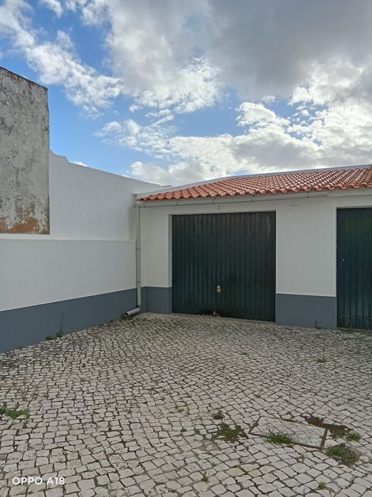 Aluga se garagem (Fazendas de Almeirim centro)