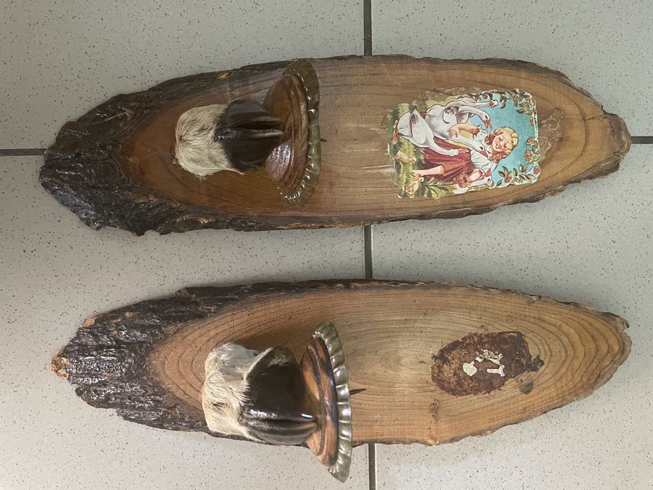 Підсвічники з копит тварин.