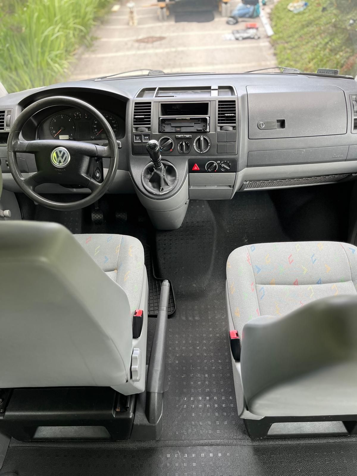 VW Transporter. Zadbany. 8 osób